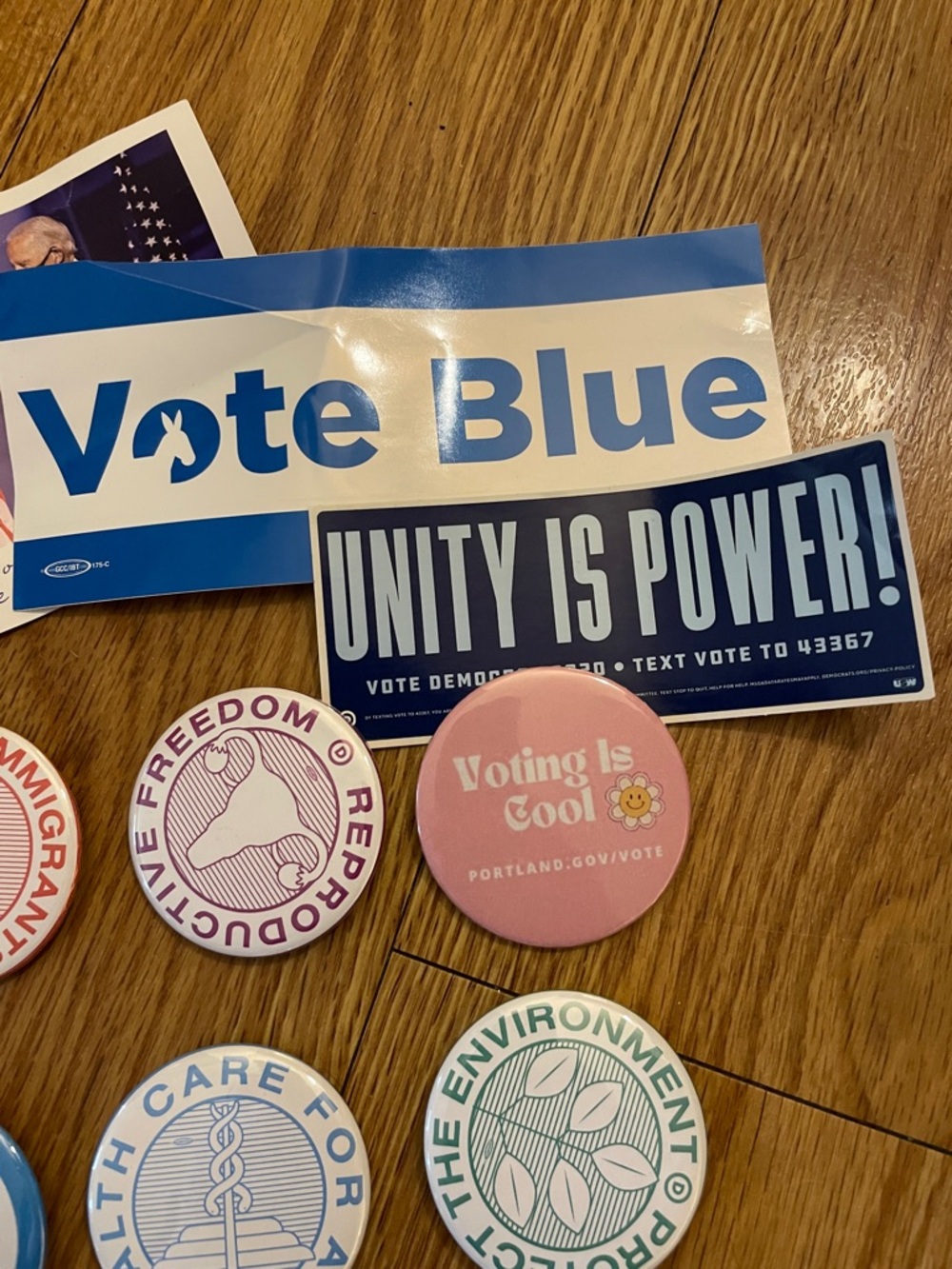 Vote Blue Buttons, Friendship Bracelets - Picture 4 of 5